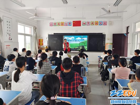 2杨丽丽老师讲授“中华小茶人” 2杨丽丽老师讲授“中华小茶人”