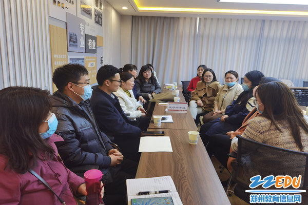 电子商务专业中心教研组成员交流讨论_副本