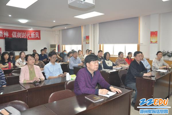 3.与会人员认真聆听讲座 3.与会人员认真聆听讲座