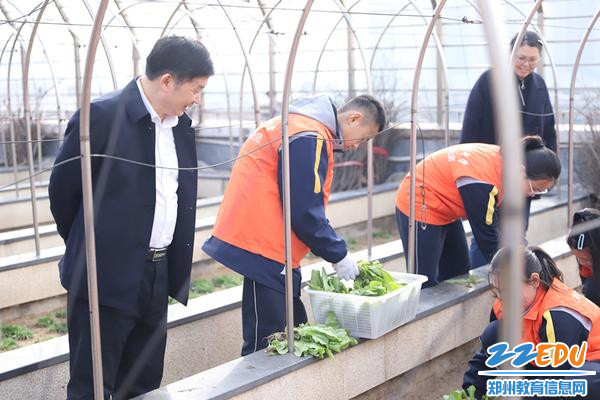 调研组实地调研劳动课