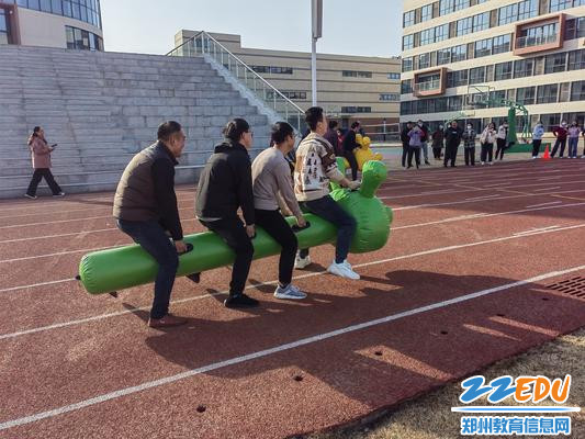 笑声不断的“毛毛虫竞速”项目