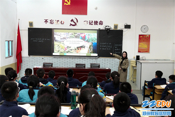 1.英语组展示汇报教师韩月艳