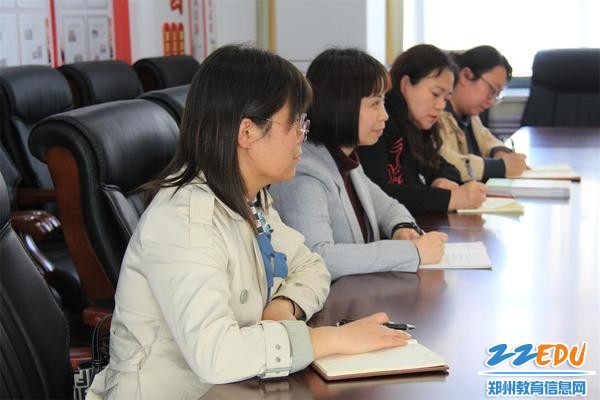 3.2与会人员认真记录
