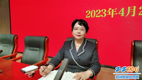 郑州市第一〇七高级中学校长张献雨对近期学校各项工作给予肯定