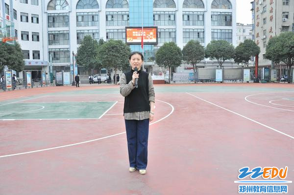 学校工会主席主持活动
