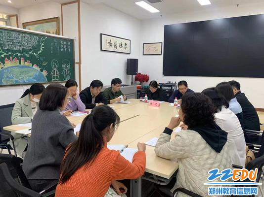 教研员分学科全面指导教研组老师的课堂教学、课程建设