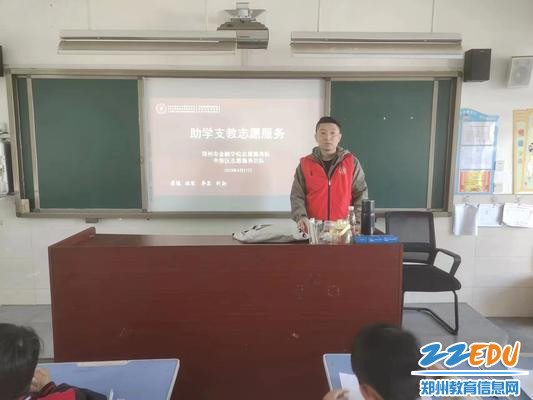 郑州市金融学校美术教师师童到登封市告成镇镇直小学