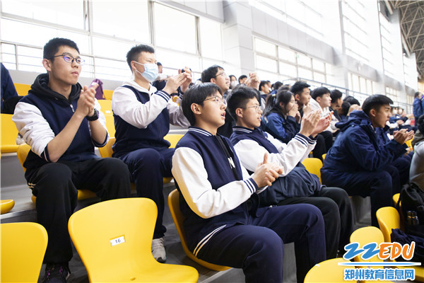 9比赛精彩 掌声雷动