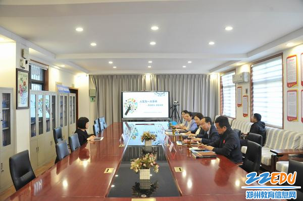 郑州市扶轮外国语高级中学校长董慧蕴做主题汇报