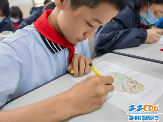 我为心中的妈妈“上色”