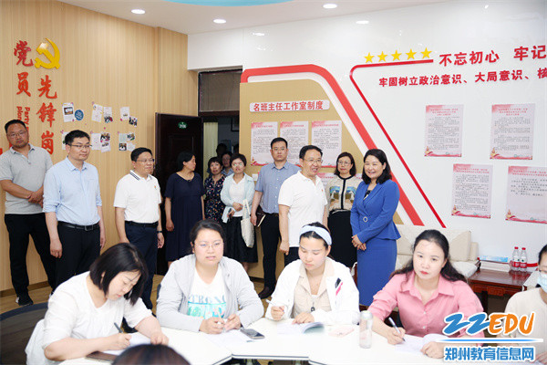 考察团观摩郑州市第七十六中学（郑州八中教育集团国基校区）名班主任工作室交流活动