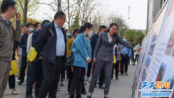 3校团委书记李晓培向培训学员介绍学校团建工作