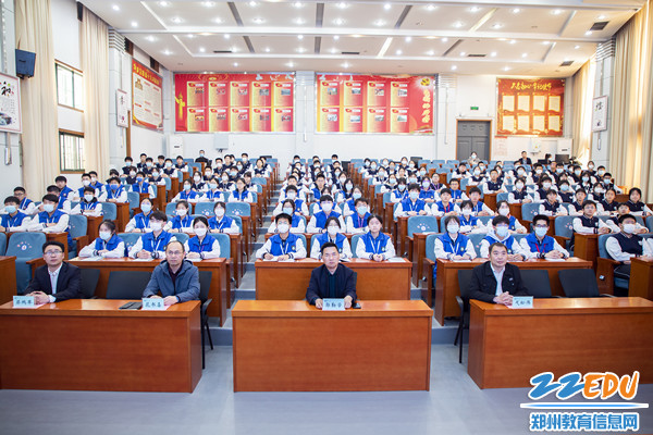 2学校领导与全体校学生会成员参加会议_副本
