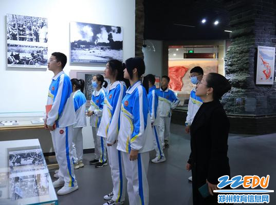 7、参观中原英烈纪念馆