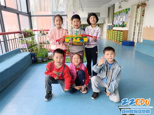 7幼儿搭建的黄河大桥