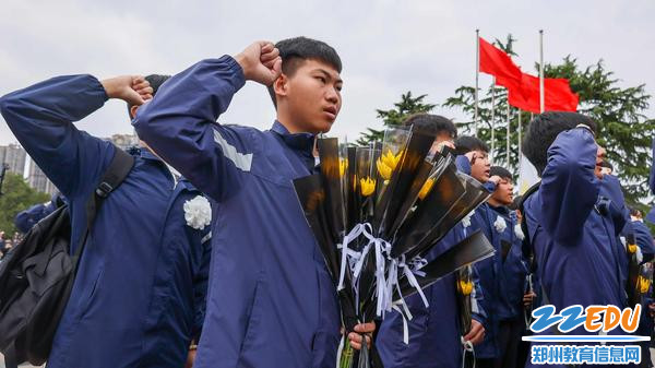 3重温入团誓词