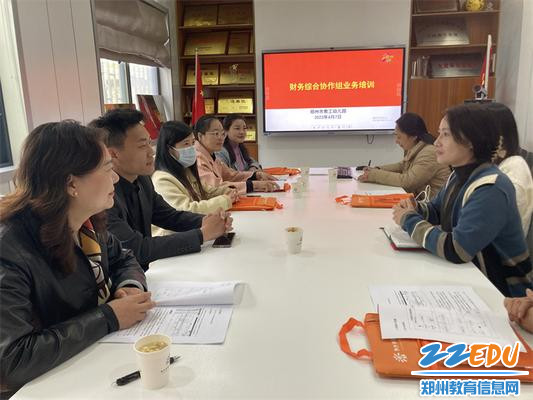1.郑州市教工幼儿园副园长巴丽坤主持活动