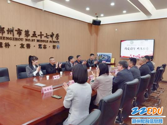 图书捐赠仪式现场