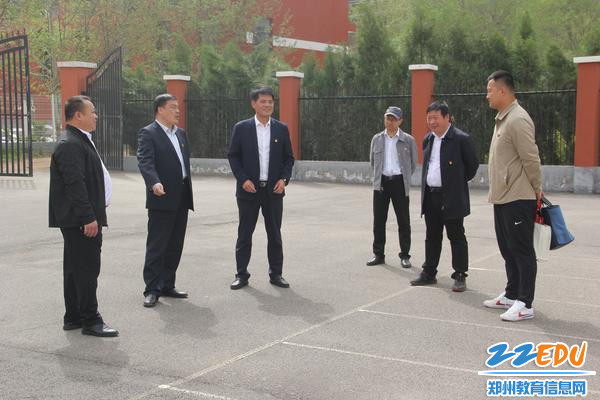 查看白坪乡中心小学劳动教育场地