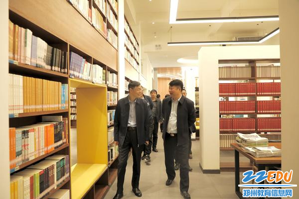 4参观智慧图书馆