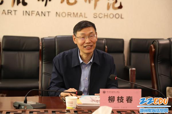 2湖北汉江技师学院校长柳枝春就智慧化校园发表意见