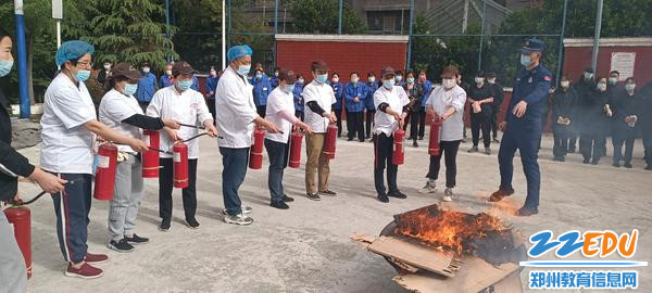 4月17日，学校组织三保人员进行火灾应急演练