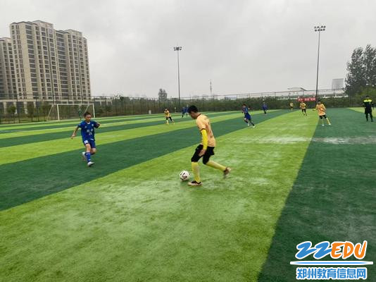 大雨中进行比赛