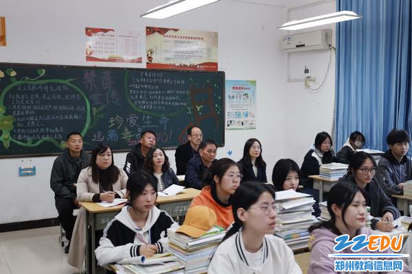 卢氏县中等专业学校一行听取科工教师常态课