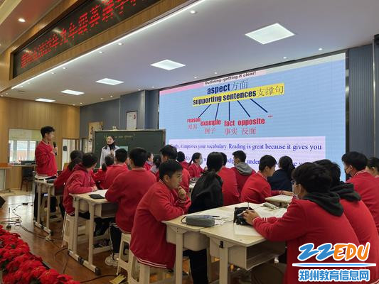 郑州市外国语中学杨晨薇老师进行课例展示