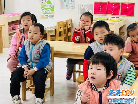 小朋友们听得津津有味