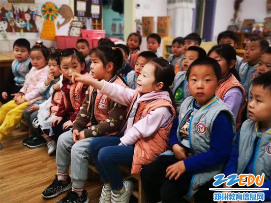 小朋友们听得津津有味.