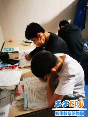 比赛休息期间学习文化课