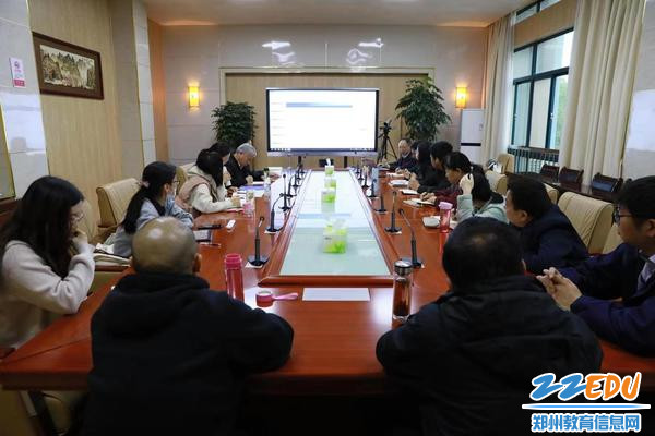 全体语文组教师听讲座
