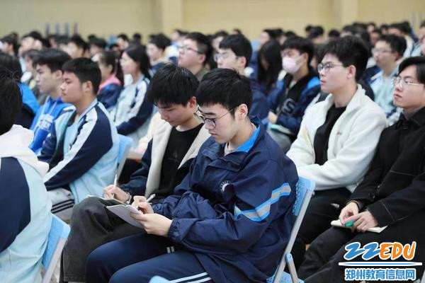 学生们认真听讲1