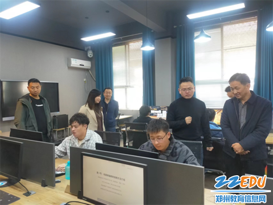 2 参观动漫VR实训室