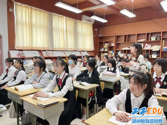 郑州市科技工业学校开展青年教师“三课”评比，图为李少歌老师授课