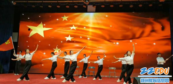 图6：七年级七18班 七19班情景剧《无畏少年》