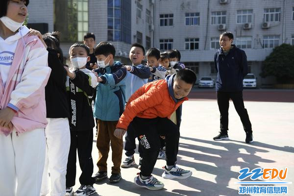 盲生“穿越丛林”项目