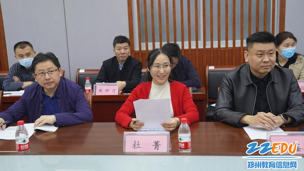 金水区教育科科长杜菁带领各学科教研员入校调研 - 副本