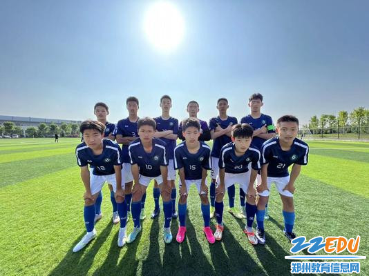赛前球队首发合影