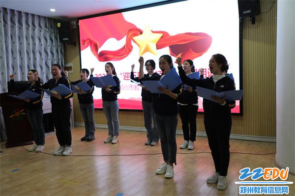 4语言组老师精彩表演《以青春礼赞党》