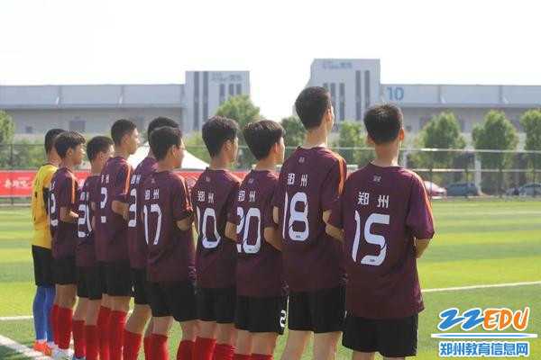 赛前准备入场