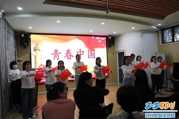 8亲子部老师精彩表演《青春中国》