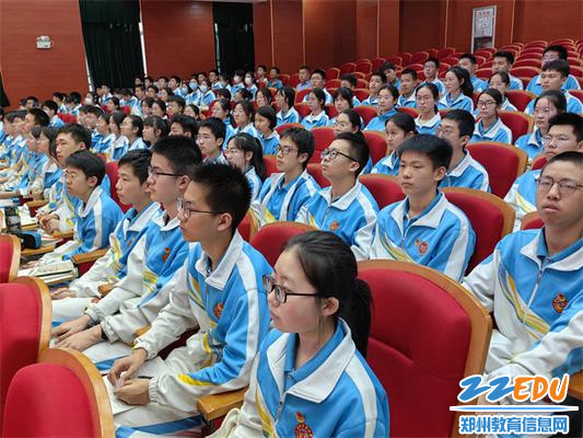 7学生参加团课