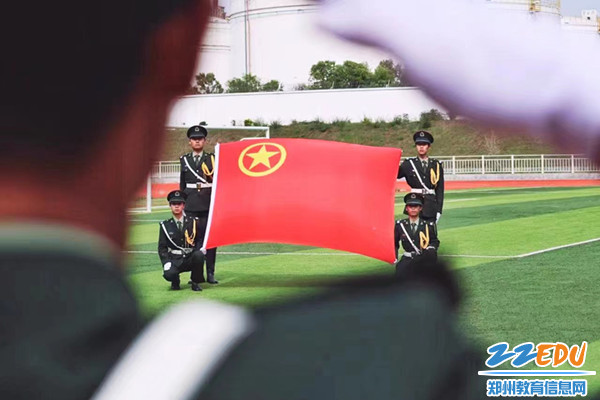 向团旗敬礼_副本