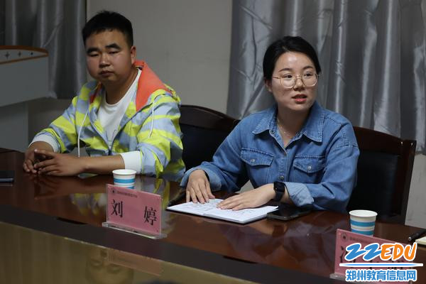 9班主任代表发言