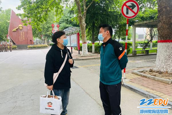 12家长与班主任交流沟通