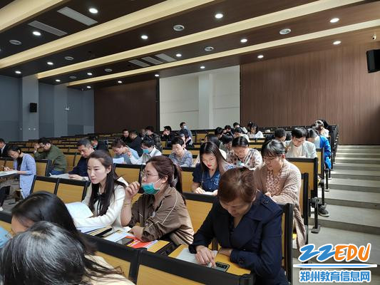 教师积极参与听评课