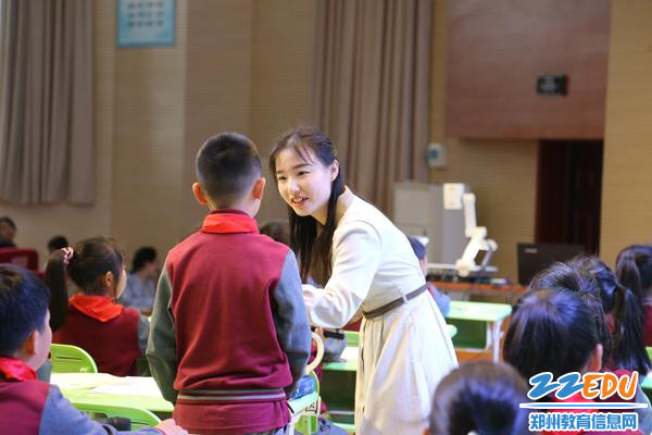 惠济区实验小学黄洁老师执教《在牛肚子里旅行》
