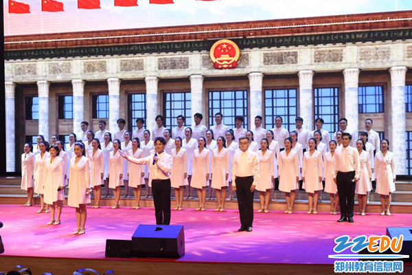 金水区未来小学党支部诗朗诵《致敬新时代》_副本